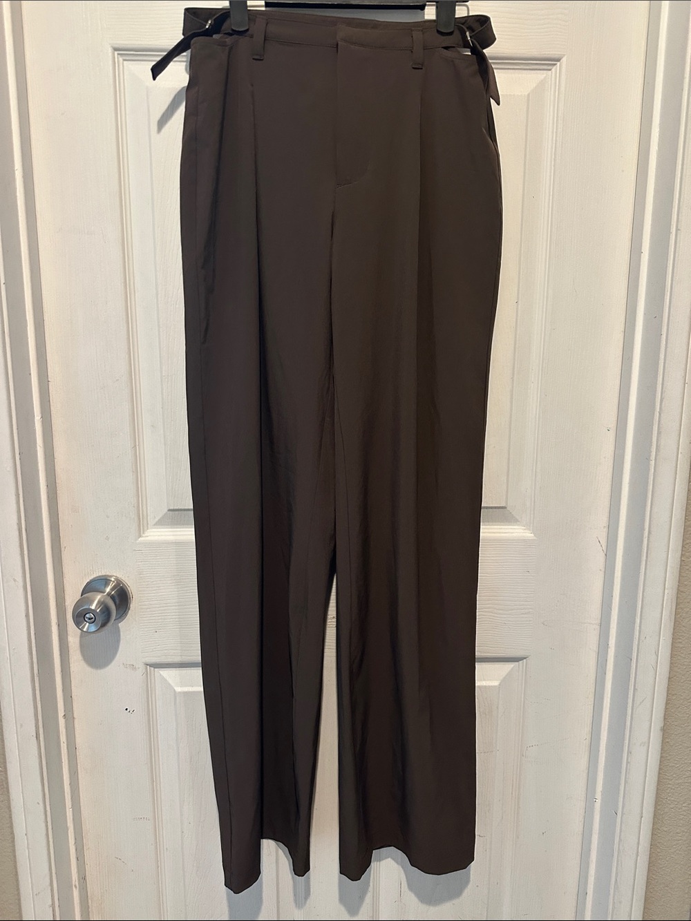 ALO Women’s Pants in Dark Brown